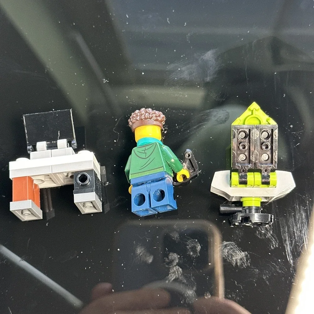 LEGO Gamer Minifigure Desk Laptop‎ Chair Controller Custom Build
